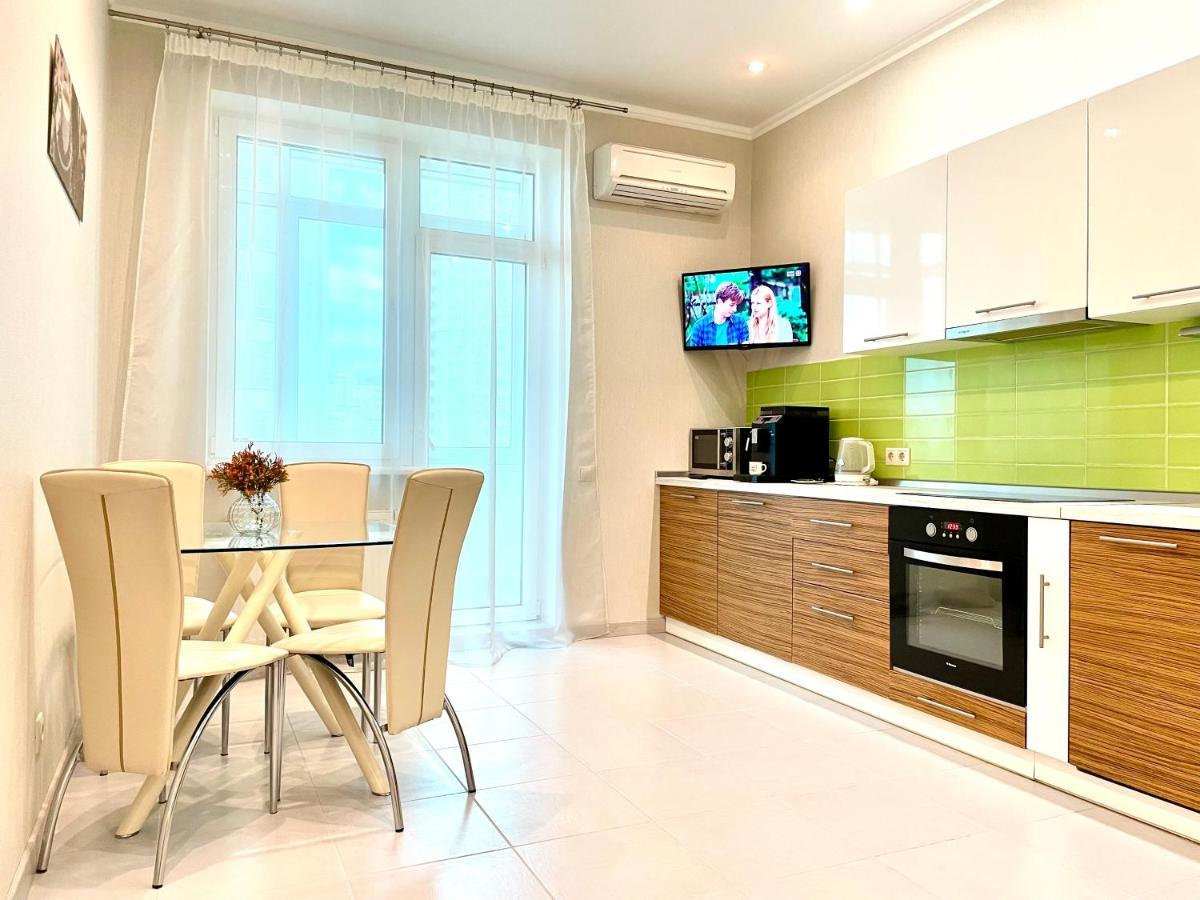 Navit Luxury Apartments With Breakfast Near The Railway Station, The City Center And The Park Kiev Eksteriør bilde