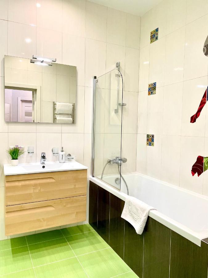 Navit Luxury Apartments With Breakfast Near The Railway Station, The City Center And The Park Kiev Eksteriør bilde