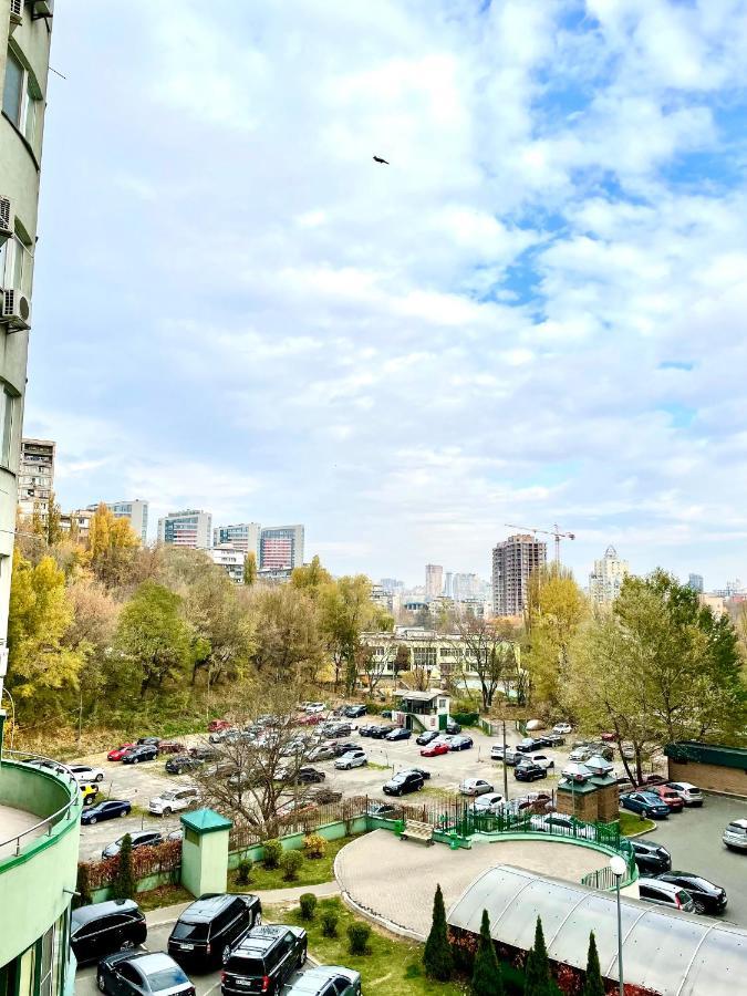Navit Luxury Apartments With Breakfast Near The Railway Station, The City Center And The Park Kiev Eksteriør bilde