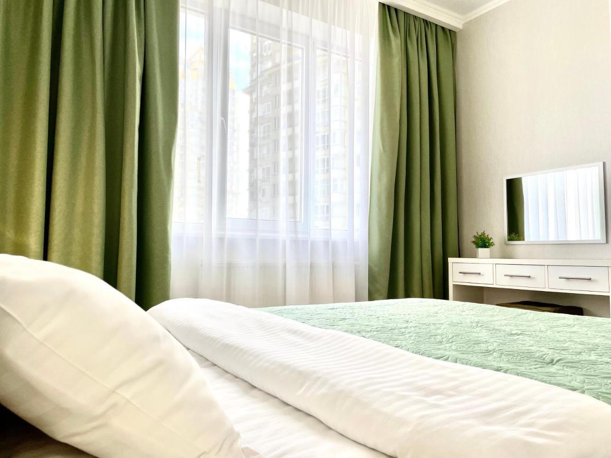 Navit Luxury Apartments With Breakfast Near The Railway Station, The City Center And The Park Kiev Eksteriør bilde