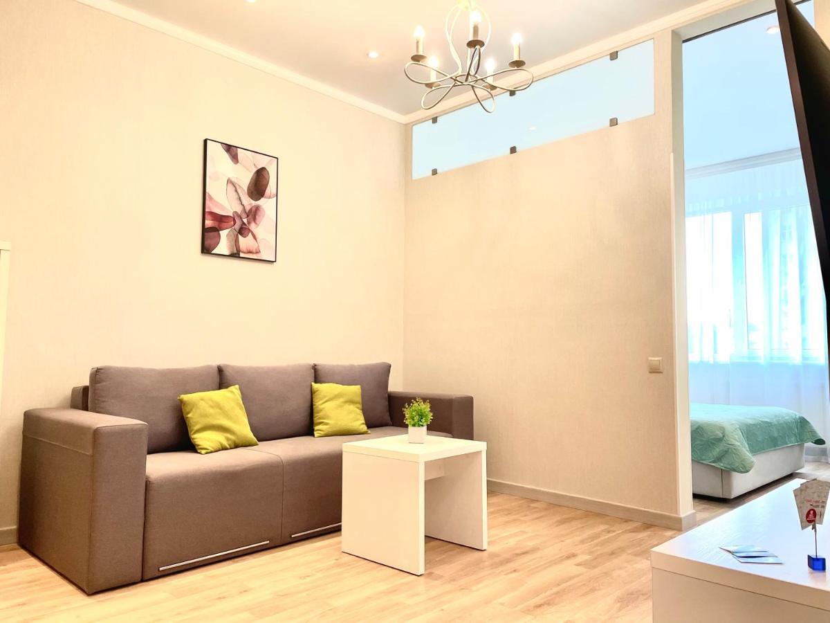 Navit Luxury Apartments With Breakfast Near The Railway Station, The City Center And The Park Kiev Eksteriør bilde