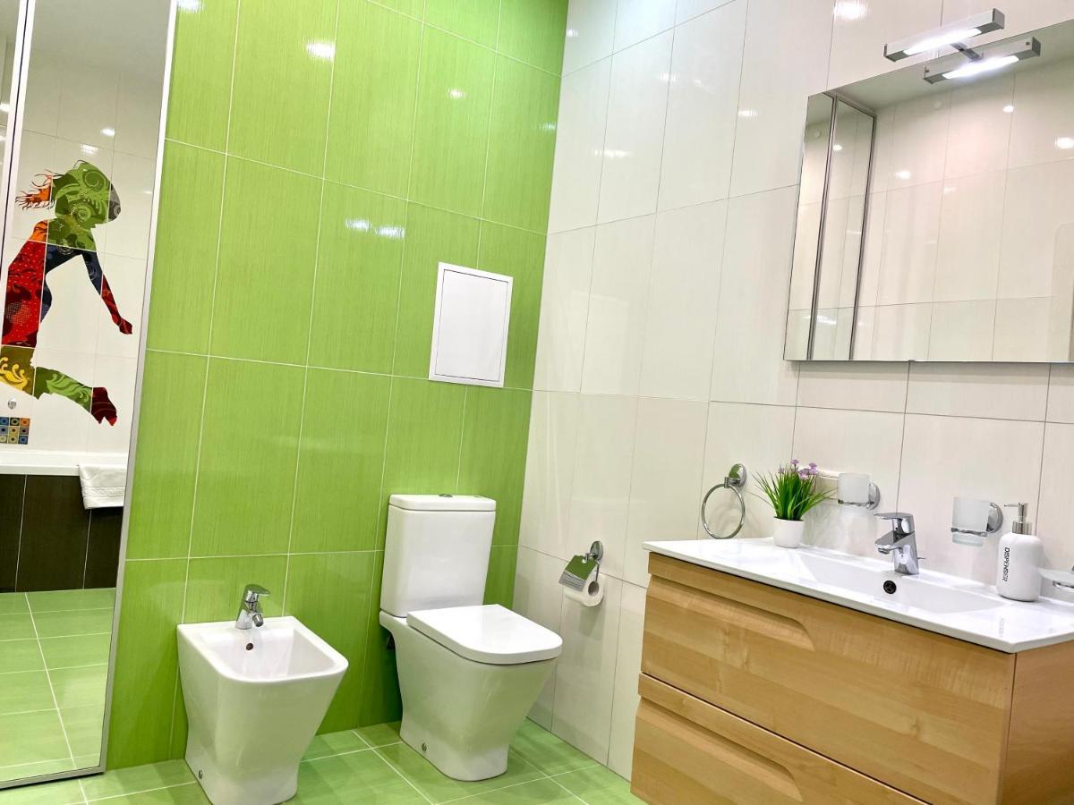 Navit Luxury Apartments With Breakfast Near The Railway Station, The City Center And The Park Kiev Eksteriør bilde