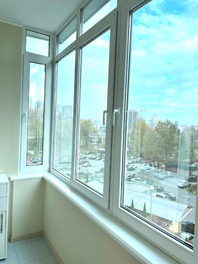Navit Luxury Apartments With Breakfast Near The Railway Station, The City Center And The Park Kiev Eksteriør bilde