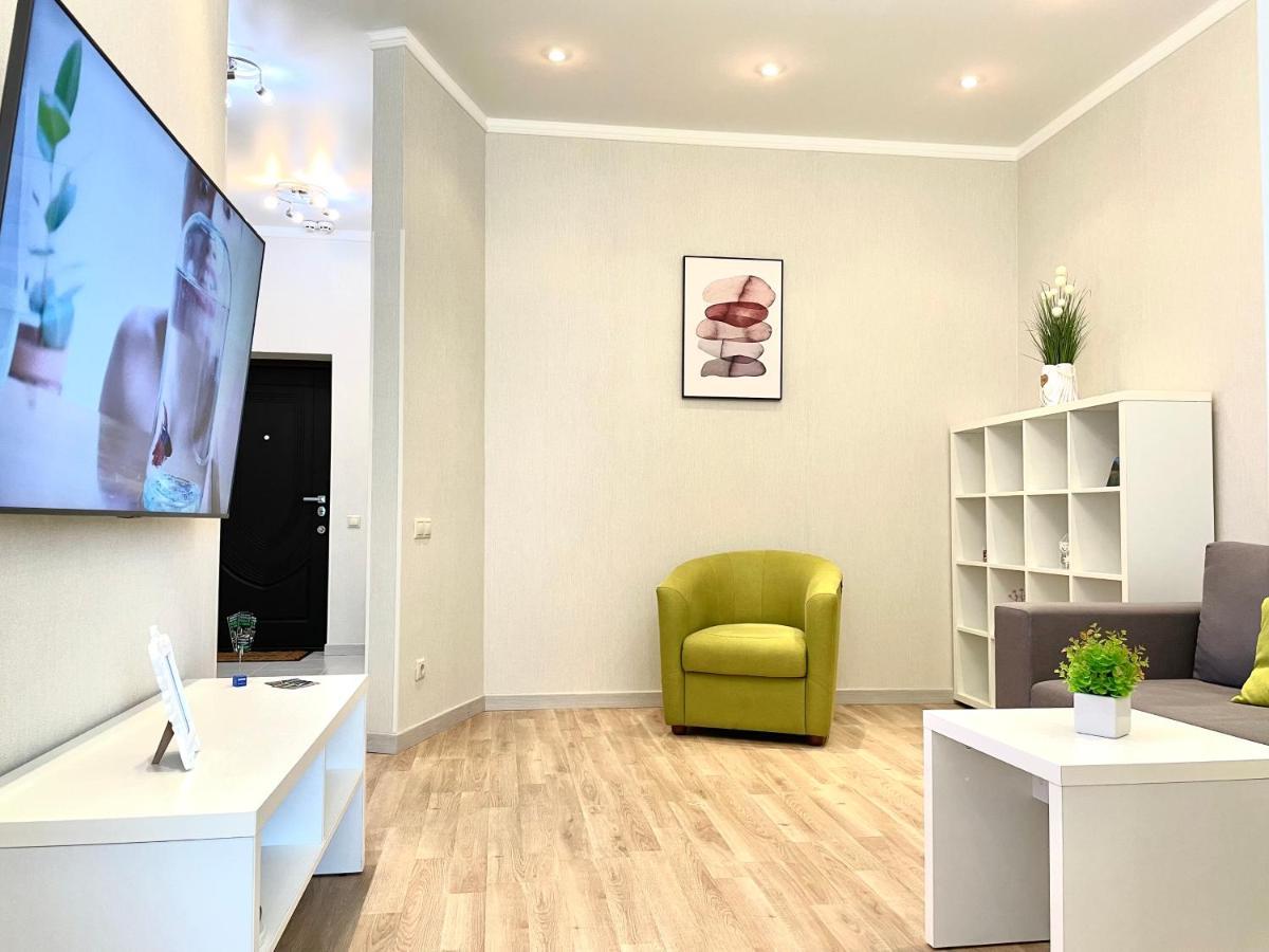 Navit Luxury Apartments With Breakfast Near The Railway Station, The City Center And The Park Kiev Eksteriør bilde