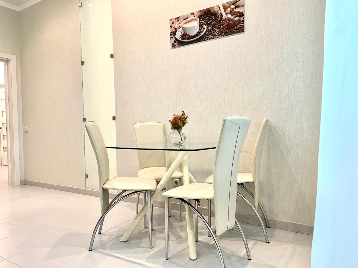 Navit Luxury Apartments With Breakfast Near The Railway Station, The City Center And The Park Kiev Eksteriør bilde