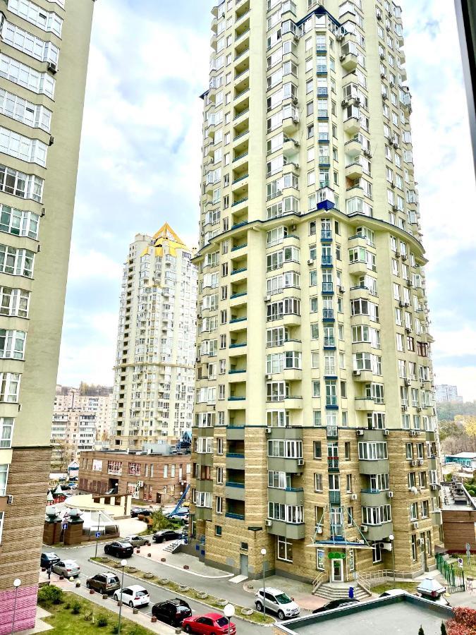 Navit Luxury Apartments With Breakfast Near The Railway Station, The City Center And The Park Kiev Eksteriør bilde