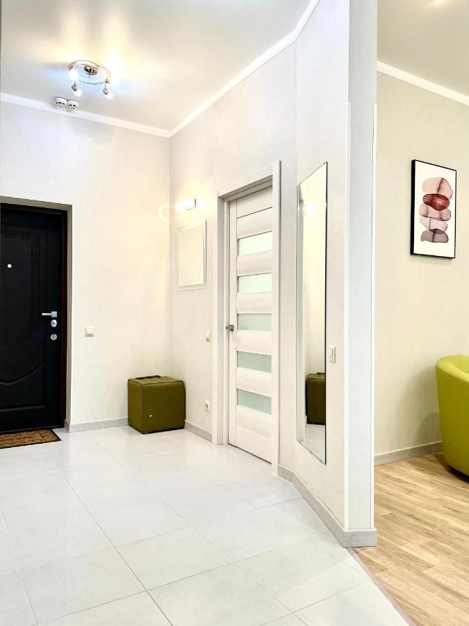 Navit Luxury Apartments With Breakfast Near The Railway Station, The City Center And The Park Kiev Eksteriør bilde