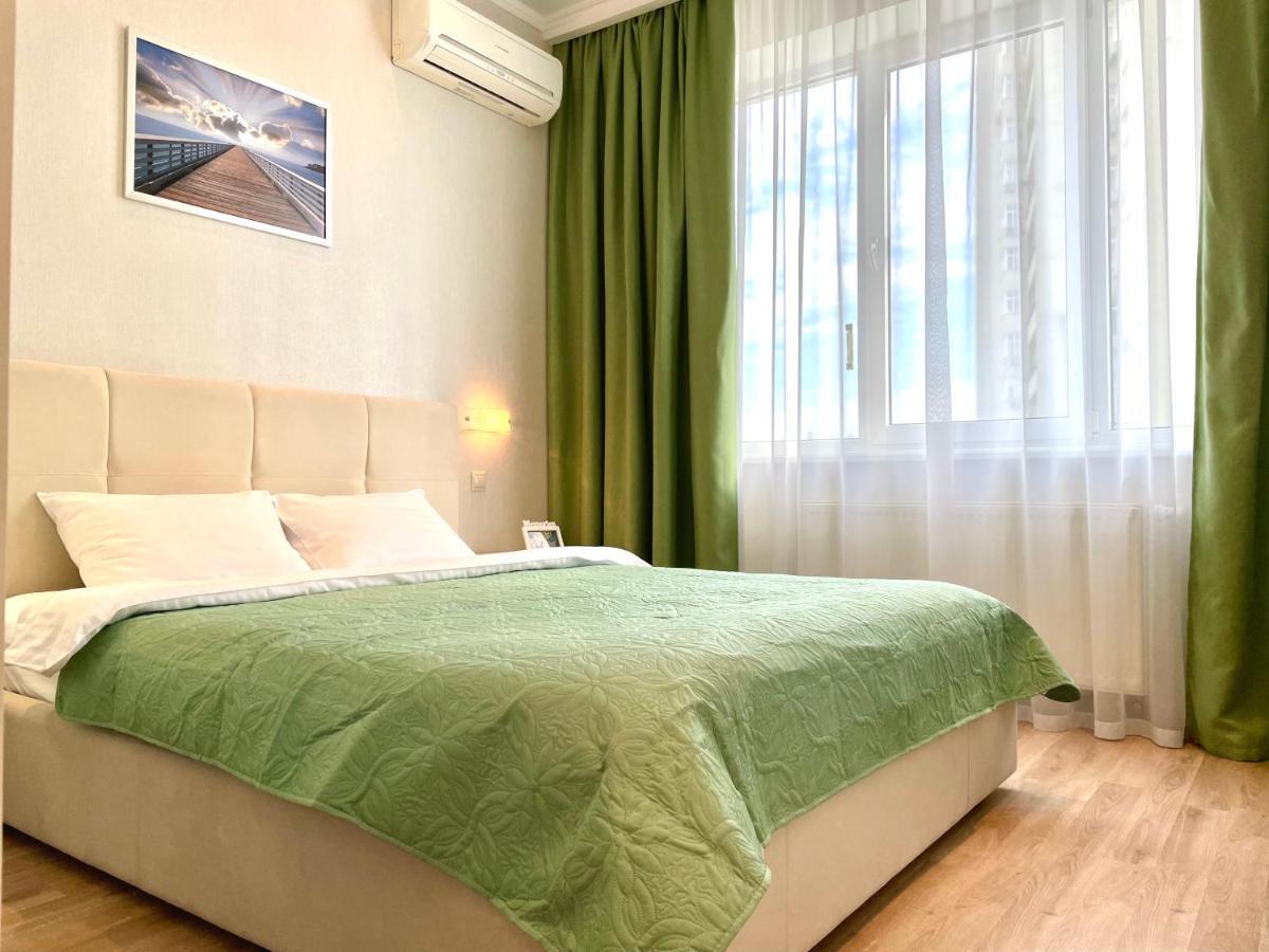 Navit Luxury Apartments With Breakfast Near The Railway Station, The City Center And The Park Kiev Eksteriør bilde