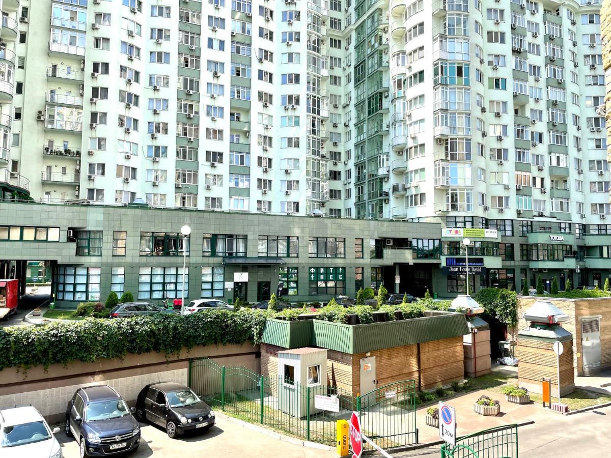 Navit Luxury Apartments With Breakfast Near The Railway Station, The City Center And The Park Kiev Eksteriør bilde